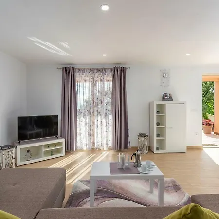 Kata With Private Pool Radetići