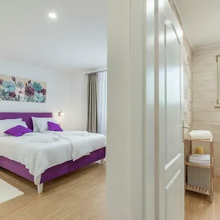 Kata With Private Pool Apartamento Radetići