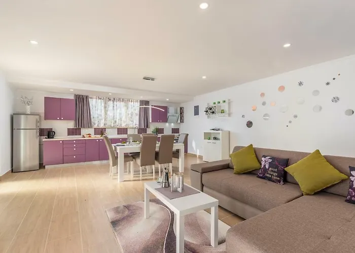 아파트 Kata With Private Pool Radetići