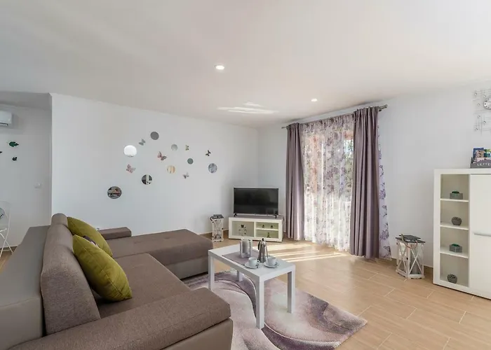 Kata With Private Pool Radetići