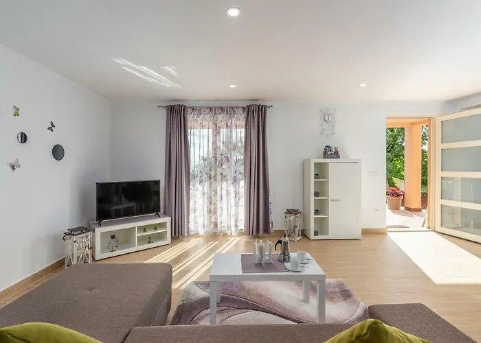 Kata With Private Pool Radetići