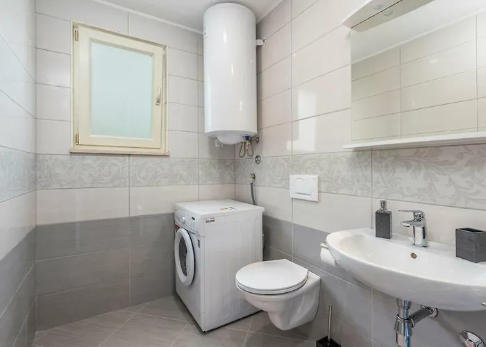 아파트 Kata With Private Pool *